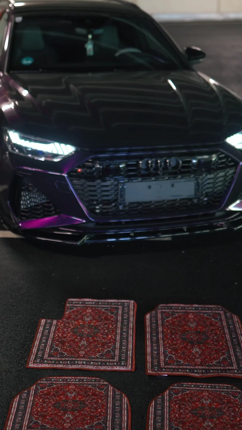 Detail view of Orient Red